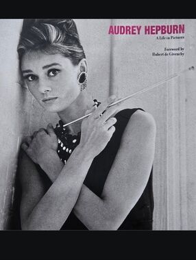 Audrey Hepburn A Life In Pictures Hardback Book 2007 Coffee Table Table Styling